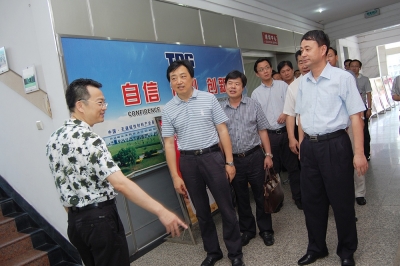 2011年8月，時(shí)任浙江省委組織部副部長(zhǎng)莊躍成視察天通